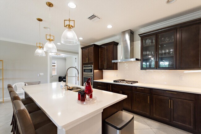 Building Photo - 994 Victoria Hills Dr S