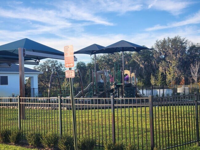 Building Photo - 1622 Reservoir Pl