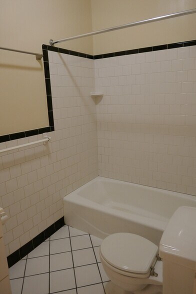 Building Photo - 145 S Columbia Dr