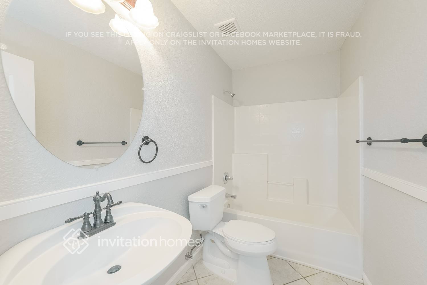 Building Photo - 9528 N 92nd Dr