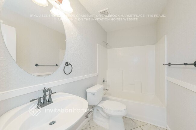 Building Photo - 9528 N 92nd Dr