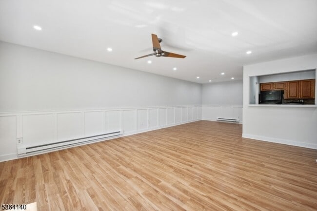 Building Photo - 798 Eves Dr