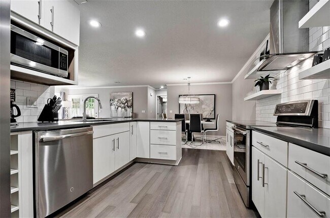 Building Photo - 7 S Prairie Dunes Dr