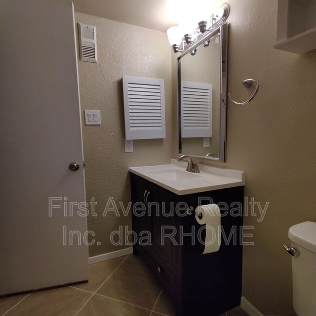 Building Photo - 3022 Forest Ln
