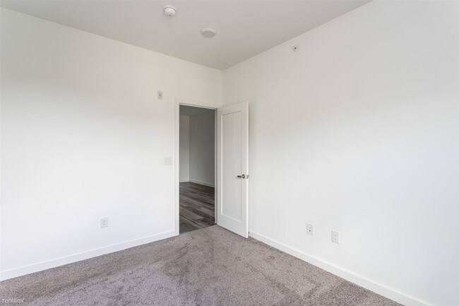 Building Photo - 1629 W Girard Ave