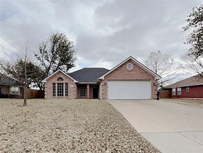 Building Photo - 551 SW Rand Dr