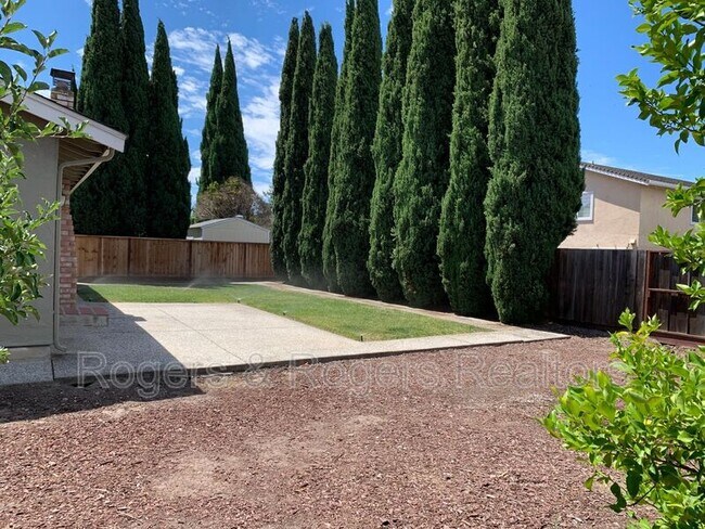 Building Photo - 1089 Rankin Dr