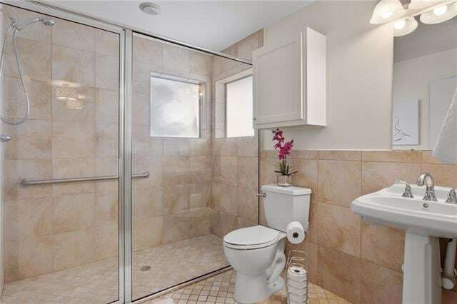 Building Photo - 1720 Nicholson Dr