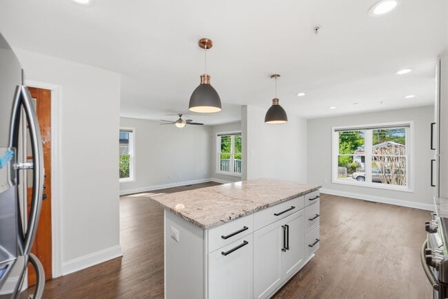 Building Photo - 3803 Allison St