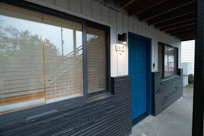 Building Photo - Beautiful 2 Bedroom Irvington Gem, Fully Renovated!