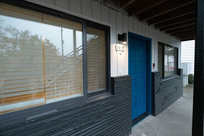 Building Photo - Newly Renovated Spacious 2 Bedroom in Irvington!