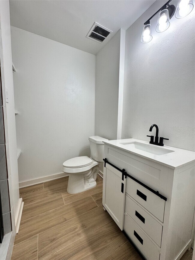 Building Photo - 10002 Knoboak Dr