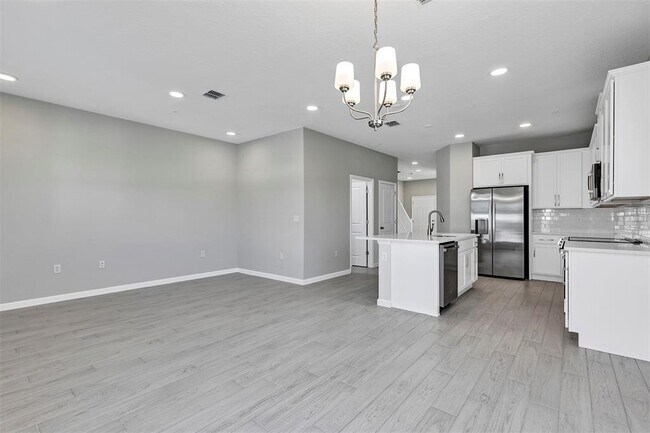 Building Photo - 518 Lady Palm St