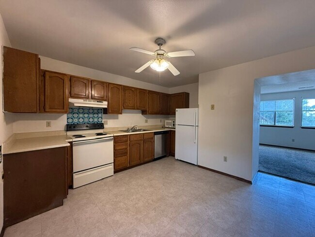 Building Photo - 1122 Yuma St