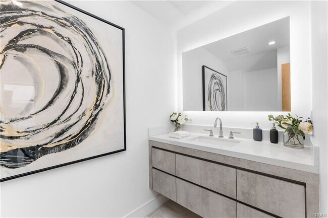 Building Photo - 1035 1/2 North Vista Street, West Hollywood, CA 90046 - 2 BR 3 BA house