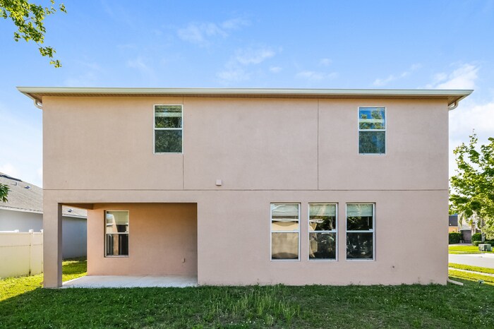 Building Photo - 2420 Plantation Oak Dr