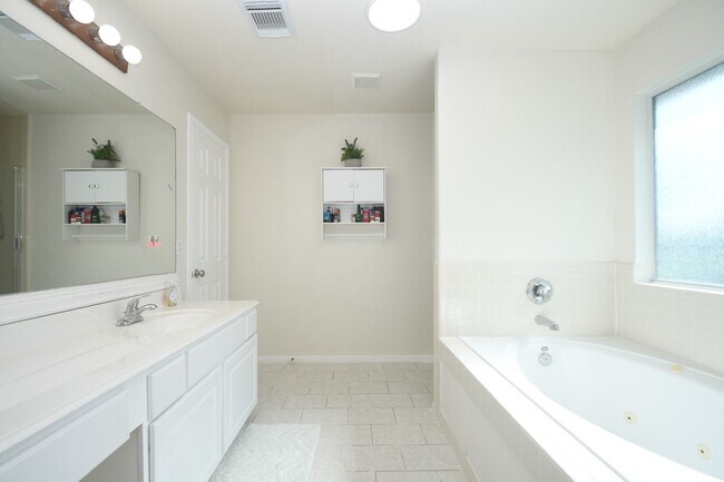 Building Photo - 2110 Dolan Hills Ct