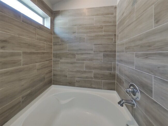 Building Photo - 9845 Gln Brk Ln