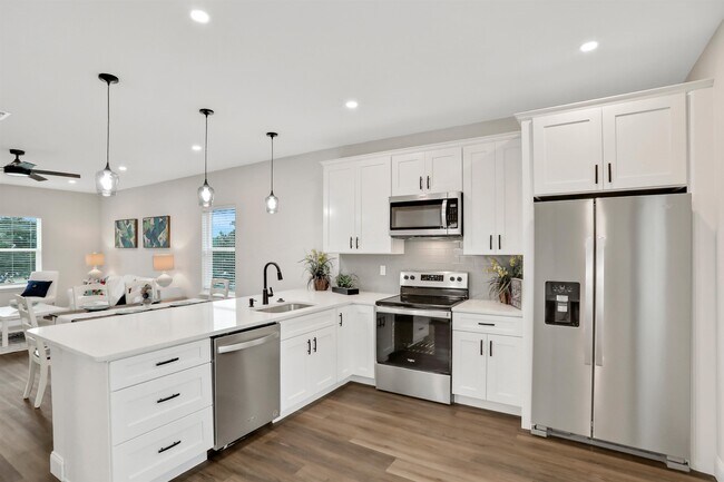 Building Photo - 524 Arricola Ave