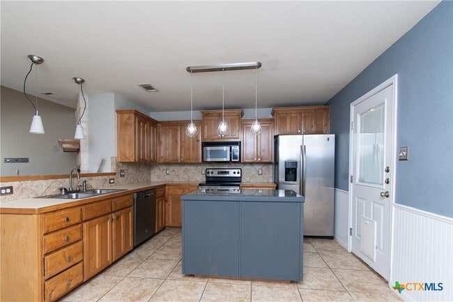 Building Photo - 1702 Indian Camp Trail