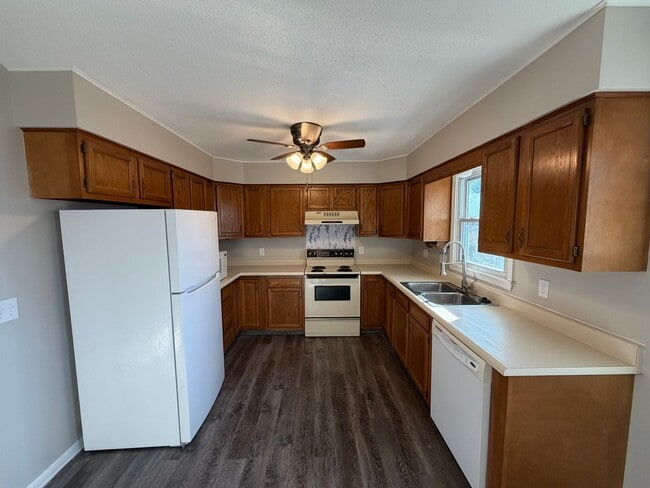 Building Photo - 3-Bedroom Home with Garage & Basement – Easy Access to Dodge St. | 1,040 SF