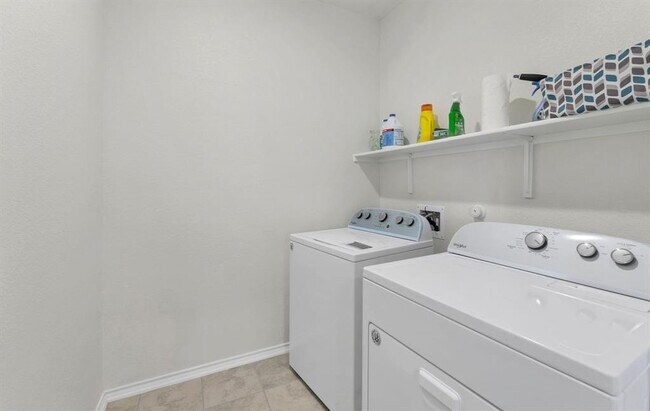 Building Photo - 229 Kennicott Dr