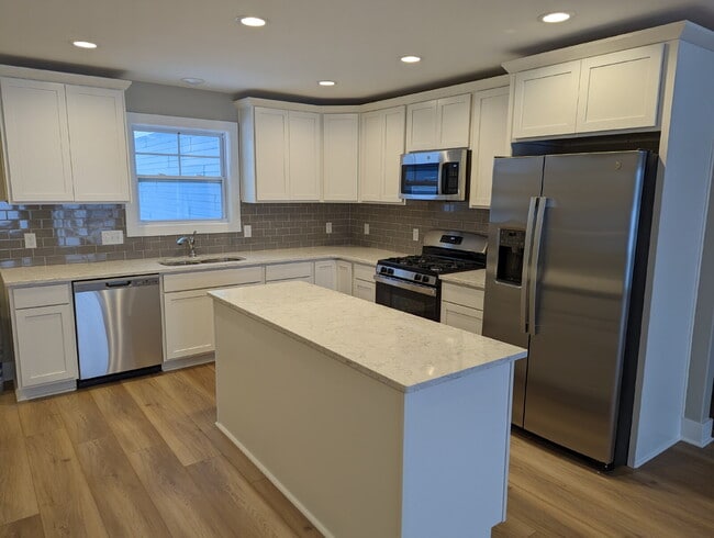 Building Photo - Recently Built 4 Bedroom, 2.5 Bath Duplex in Grandville