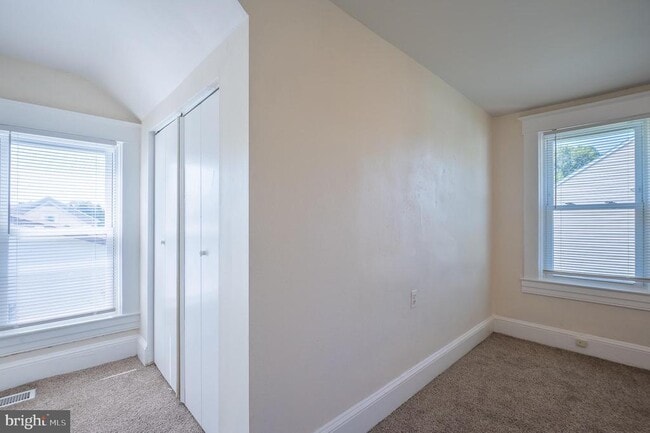 Building Photo - 414 N Broadview Blvd