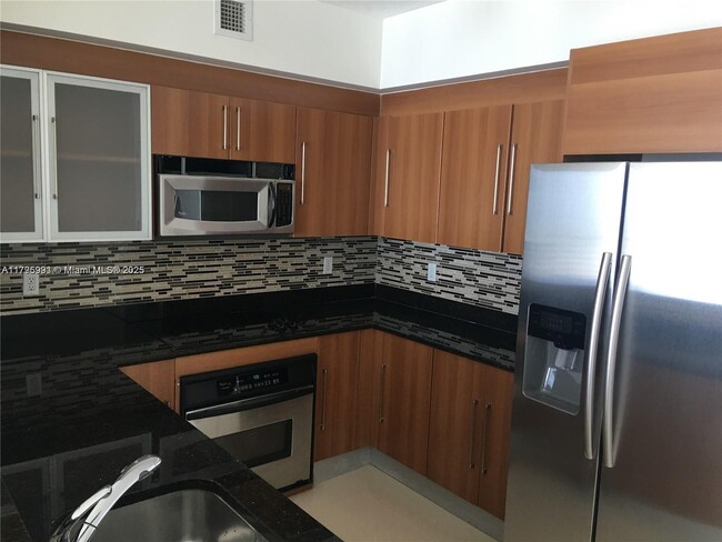 Building Photo - 325 Biscayne Blvd
