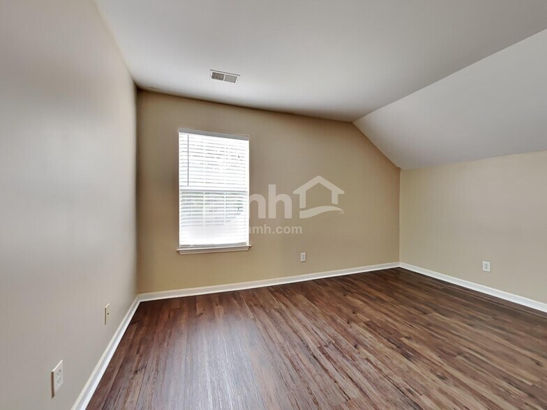 Building Photo - 9128 Fieldstone Ter