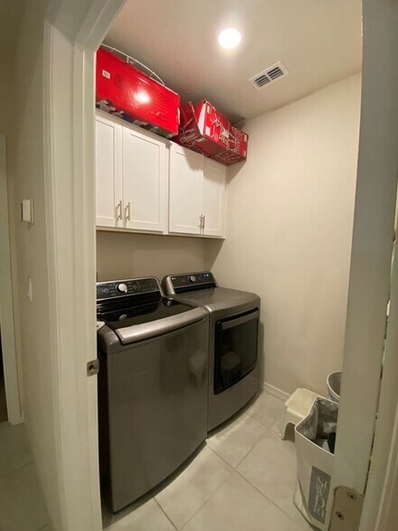 Building Photo - 963 Serchio St