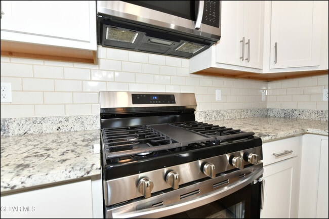 Building Photo - 13744 Flora Vista Ave