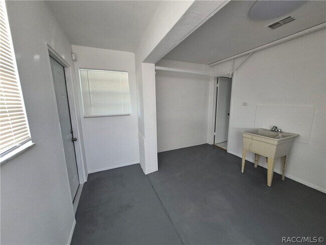 Building Photo - 41 S Lincoln Ave