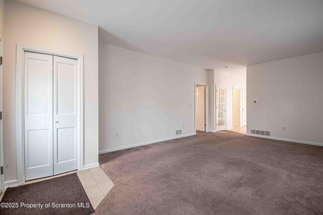 Building Photo - 4013 Pond View Dr