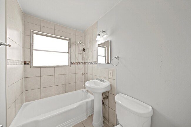 Building Photo - 505 S 4th St