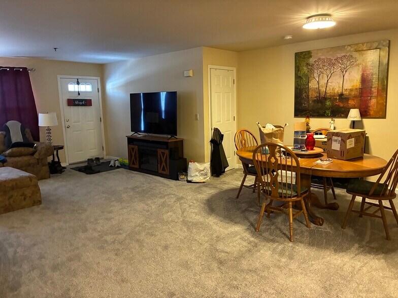 Building Photo - 112 Willow St