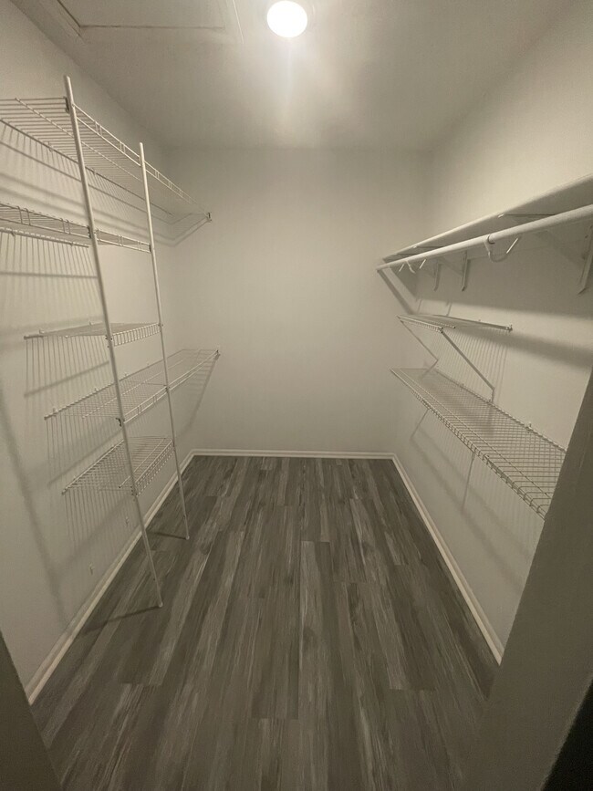 Building Photo - 611 Bluff Ct