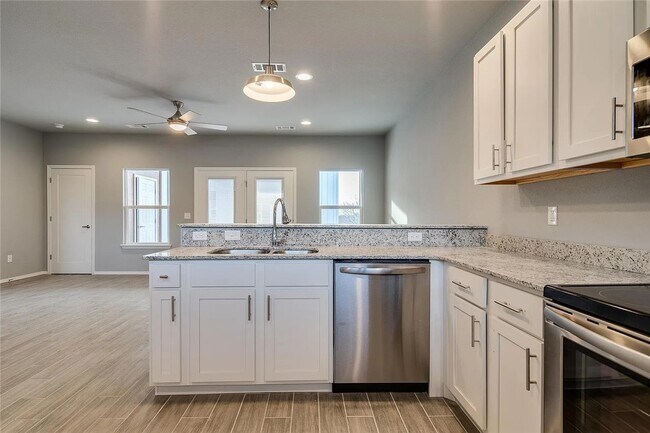 Building Photo - 1356 N Hog Trough Dr