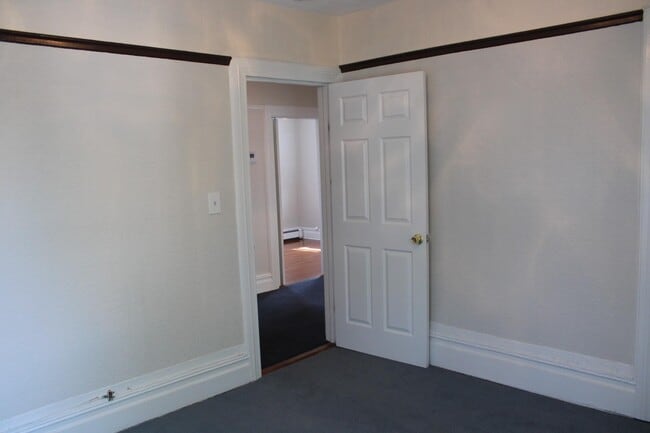 Building Photo - 614 5th Ave