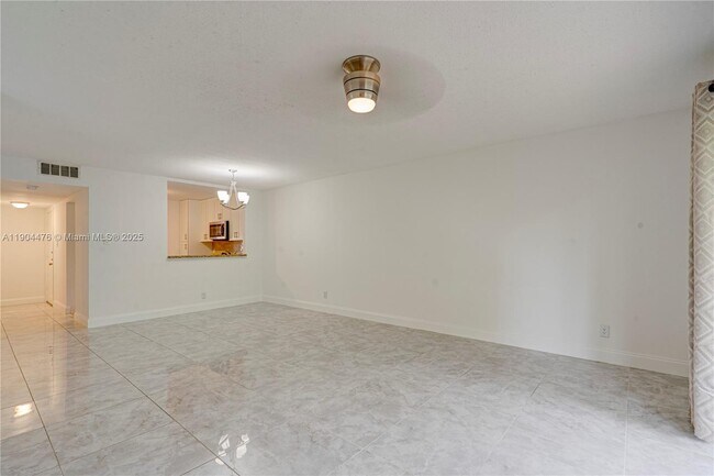 Building Photo - 136 S Cypress Rd