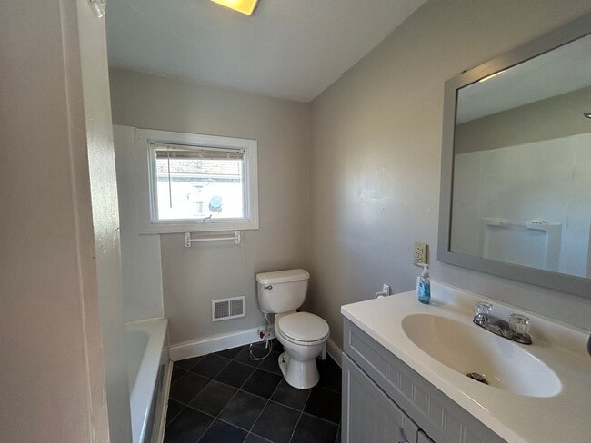 Building Photo - Single Family Home - Short Term Lease Avai...