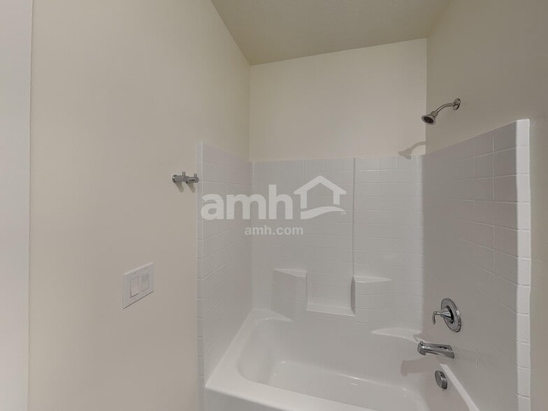 Building Photo - 3100 N Vigo Ave