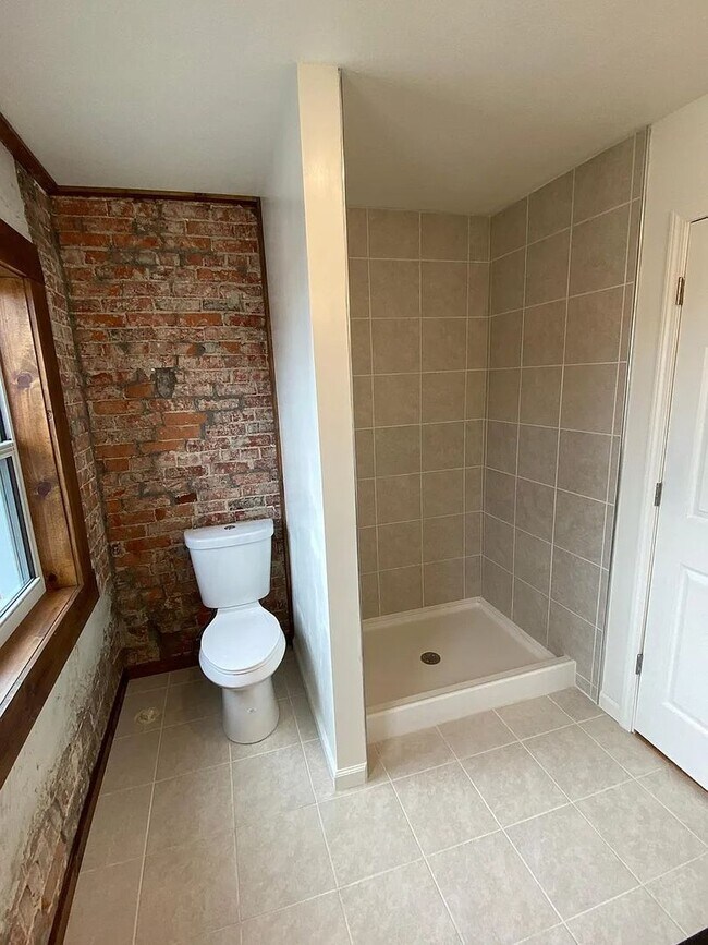 Building Photo - 114 E Harrison St