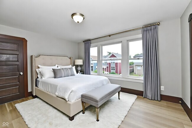 Building Photo - 852 N Rural St