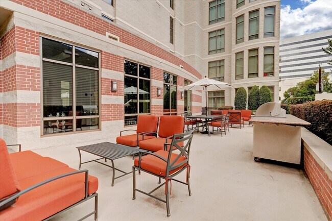 Building Photo - 2211 Briarglen Dr