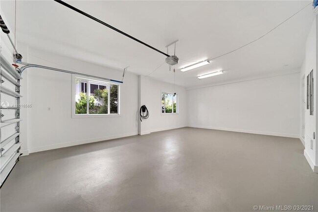 Building Photo - 2 Flamingo Hammock Rd