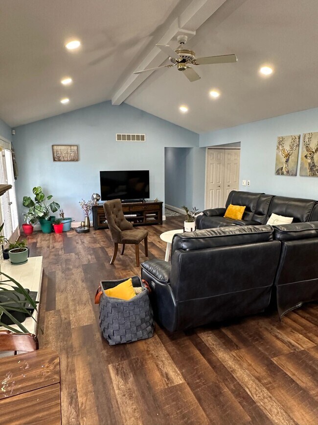 Building Photo - 5017 Saffron Dr