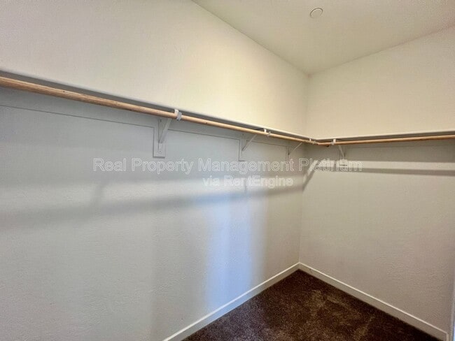 Building Photo - 6088 E Giavanna Ave