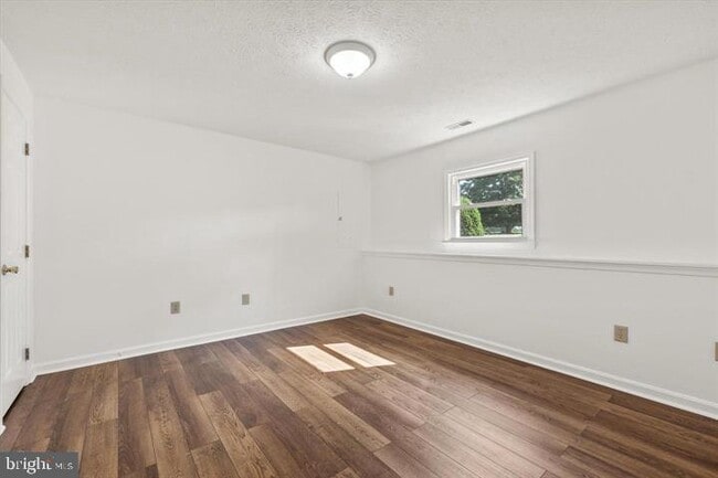Building Photo - 136 Nightingale Ave