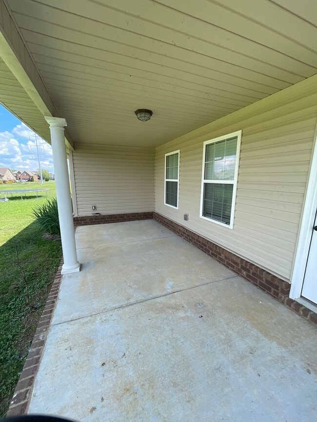 Building Photo - Executive Living!